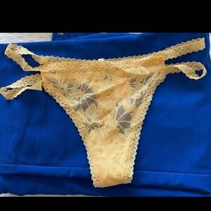 New Victorias Secret Floral Sexy Lace Thong Panty